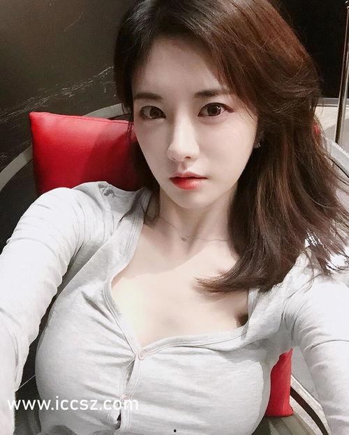 韩国大胸女主播雪梨,性感魅力与网络人气并存