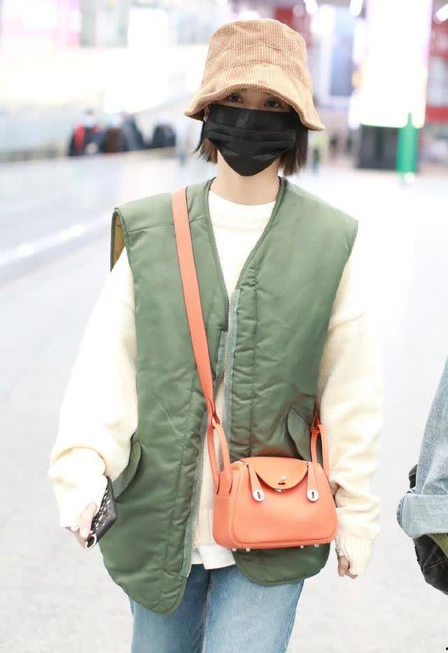 穿马甲图片,个性与风格的完美融合