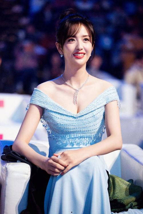 佟丽娅照片,光影中的优雅与魅力