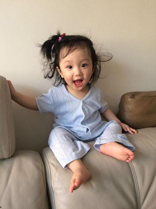 张丹峰的三女儿照片,可爱瞬间引网友热议